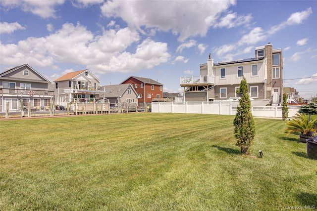 913 Arctic Street, Lindenhurst, NY 11757