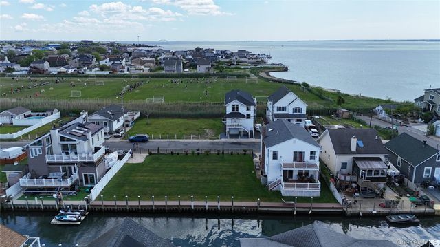 913 Arctic Street, Lindenhurst, NY 11757