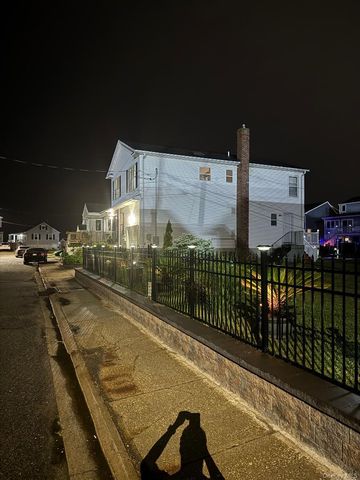 913 Arctic Street, Lindenhurst, NY 11757