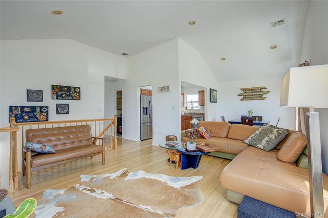 913 Arctic Street, Lindenhurst, NY 11757