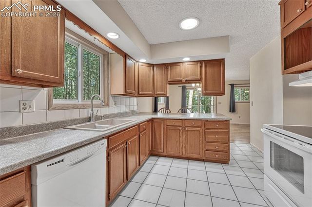 15435 Pleasant View Drive, Colorado Springs, CO 80921