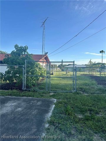 100 N Anoka Avenue, Avon Park, FL 33825