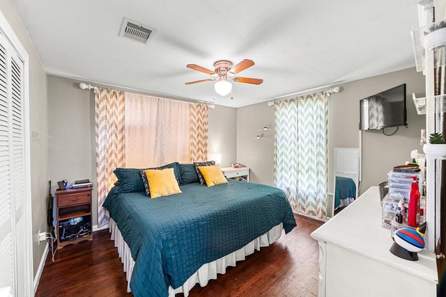 135 Pine Bluff Street, La Porte, TX 77571