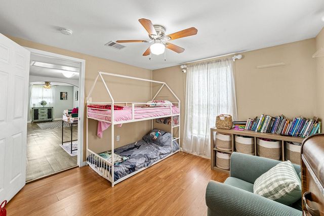 135 Pine Bluff Street, La Porte, TX 77571