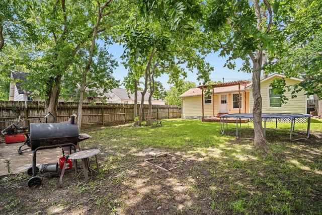 135 Pine Bluff Street, La Porte, TX 77571