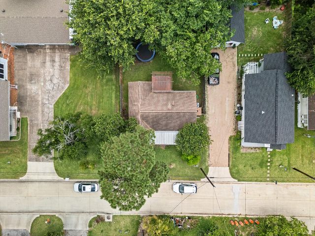 135 Pine Bluff Street, La Porte, TX 77571