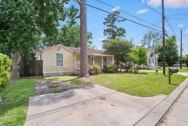 135 Pine Bluff Street, La Porte, TX 77571