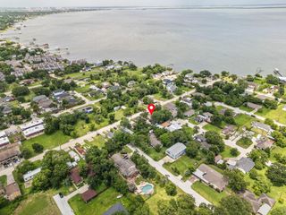 135 Pine Bluff Street, La Porte, TX 77571