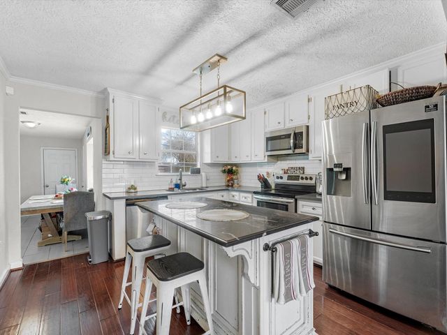 503 S Kansas Street, La Porte, TX 77571