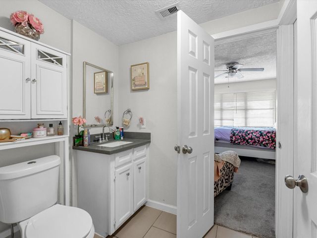 503 S Kansas Street, La Porte, TX 77571