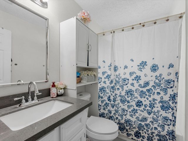 503 S Kansas Street, La Porte, TX 77571