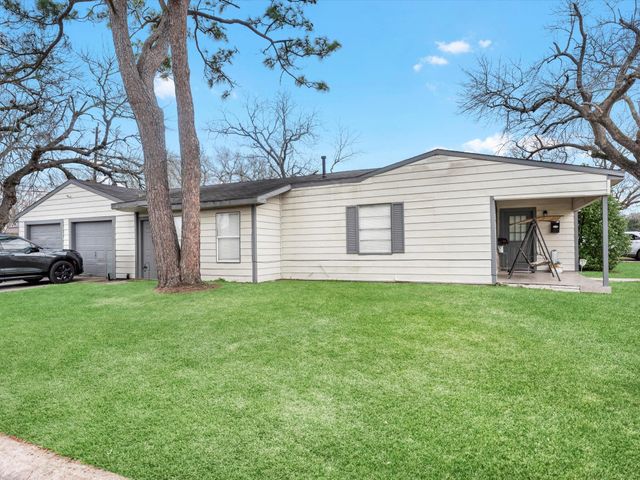 503 S Kansas Street, La Porte, TX 77571