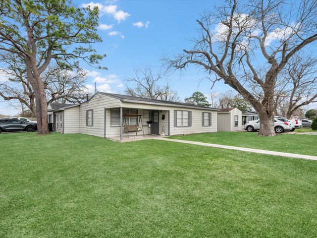 503 S Kansas Street, La Porte, TX 77571