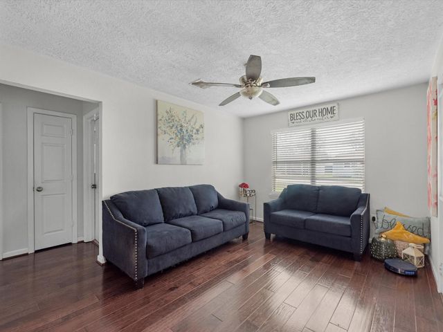 503 S Kansas Street, La Porte, TX 77571