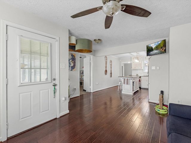 503 S Kansas Street, La Porte, TX 77571