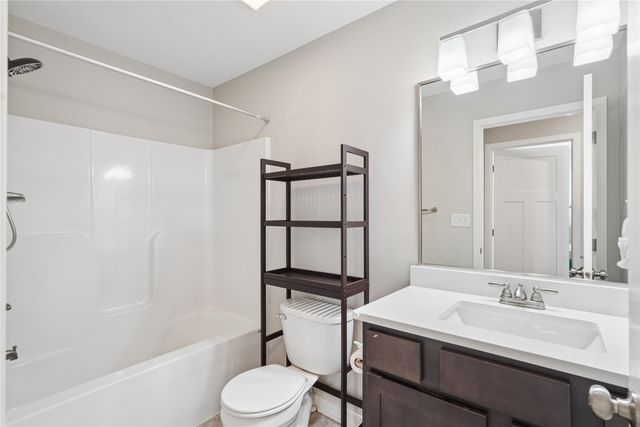 1319 NW Reinhart Drive, Ankeny, IA 50023
