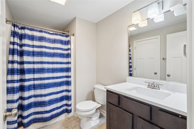 1319 NW Reinhart Drive, Ankeny, IA 50023
