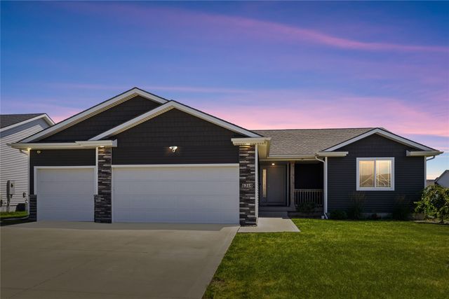 1319 NW Reinhart Drive, Ankeny, IA 50023