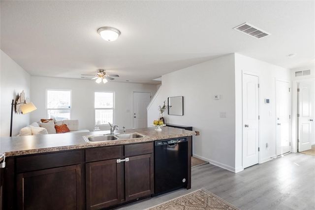 2207 Sunflower Street, Perry, IA 50220