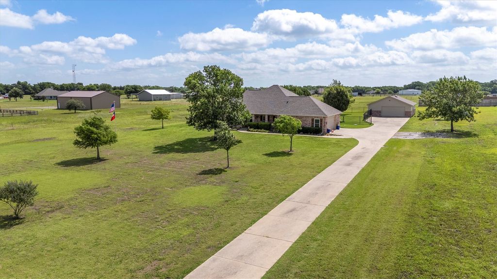 379 Fm 981, Leonard, TX 75452