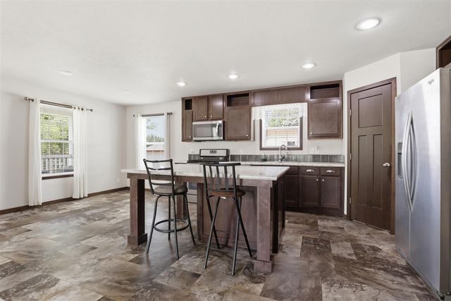 140 Tamarack Avenue, Cedar Springs, MI 49319