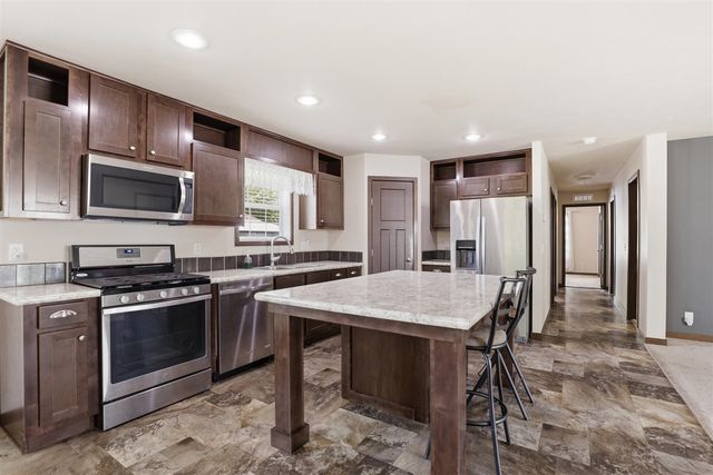 140 Tamarack Avenue, Cedar Springs, MI 49319