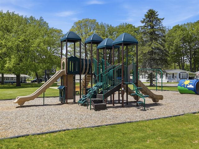 140 Tamarack Avenue, Cedar Springs, MI 49319