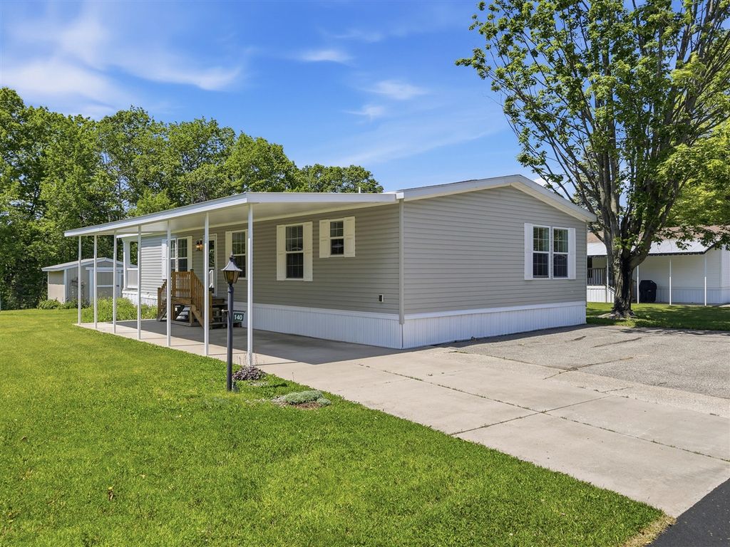 140 Tamarack Avenue, Cedar Springs, MI 49319