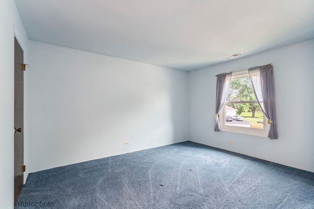 228 Arrowwood Court B2, Schaumburg, IL 60193