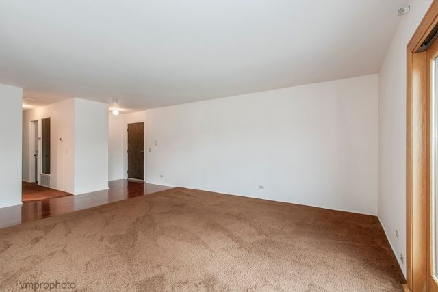 228 Arrowwood Court B2, Schaumburg, IL 60193