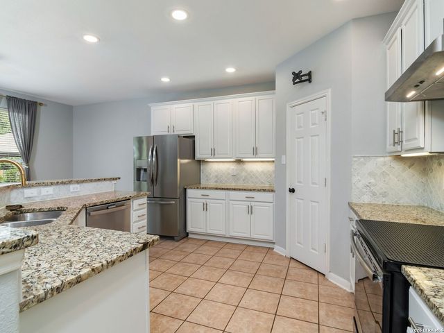 8714 Santa Fe Cove, Helotes, TX 78023