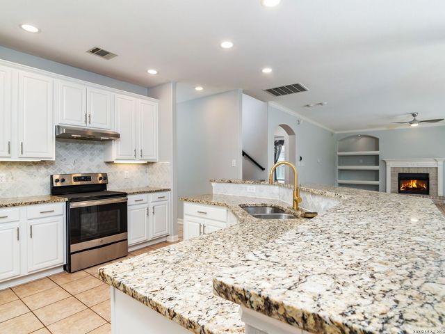 8714 Santa Fe Cove, Helotes, TX 78023