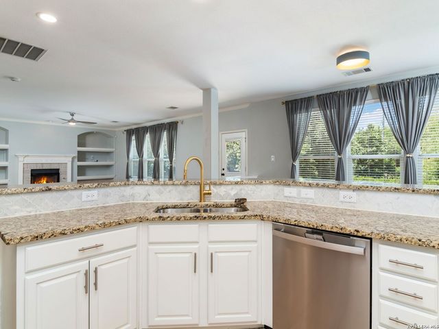 8714 Santa Fe Cove, Helotes, TX 78023