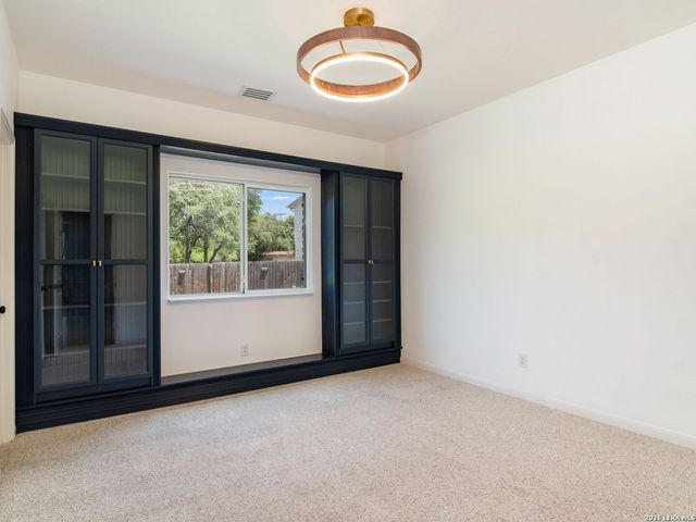 8714 Santa Fe Cove, Helotes, TX 78023