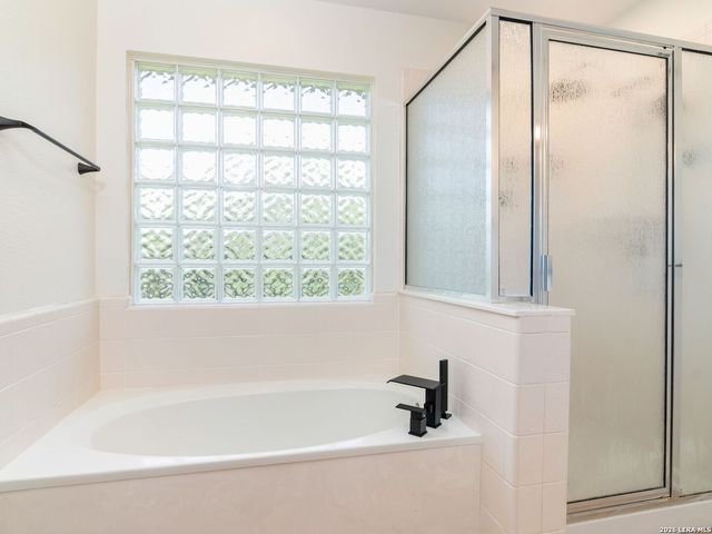 8714 Santa Fe Cove, Helotes, TX 78023