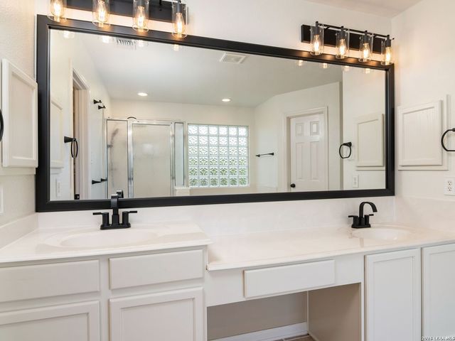 8714 Santa Fe Cove, Helotes, TX 78023