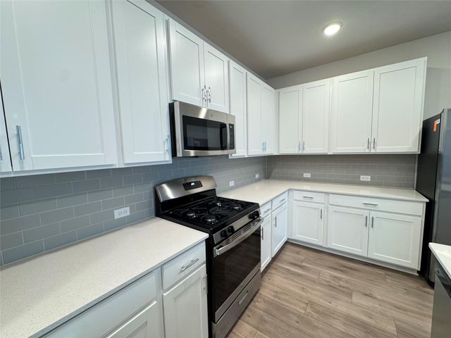 104 Corn LN, Hutto, TX 78634