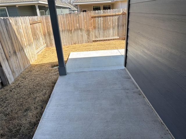 104 Corn LN, Hutto, TX 78634