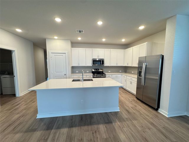 104 Corn LN, Hutto, TX 78634