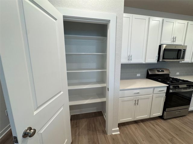 104 Corn LN, Hutto, TX 78634