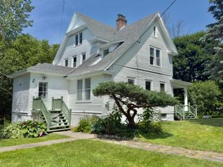 21 Oak Street, Champlain, NY 12919