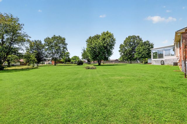 416 Wadebrook Dr, Gallatin, TN 37066