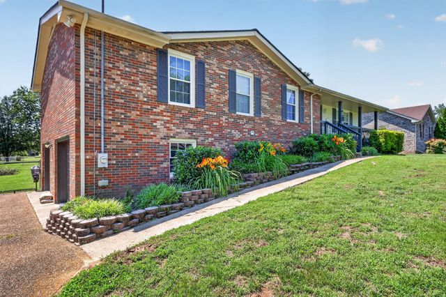 416 Wadebrook Dr, Gallatin, TN 37066