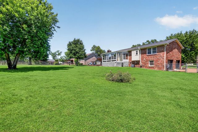 416 Wadebrook Dr, Gallatin, TN 37066