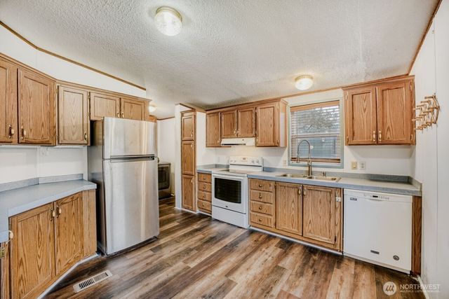 28320 13th Avenue E, Roy, WA 98580