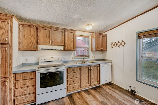 28320 13th Avenue E, Roy, WA 98580