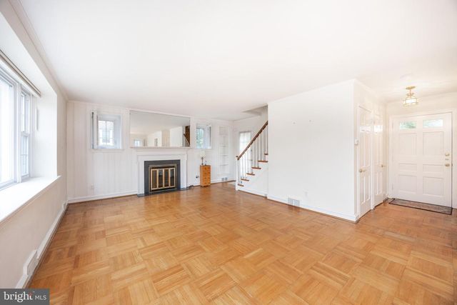 8 PILGRIM LN, Drexel Hill, PA 19026