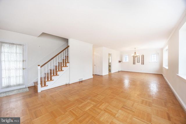 8 PILGRIM LN, Drexel Hill, PA 19026