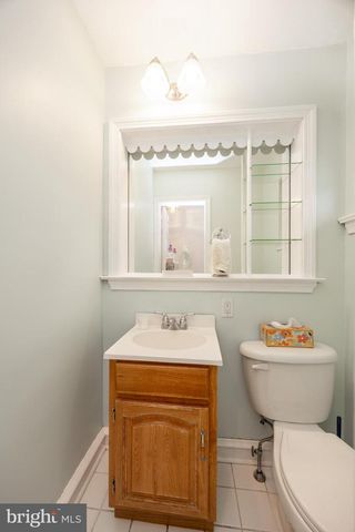 8 PILGRIM LN, Drexel Hill, PA 19026