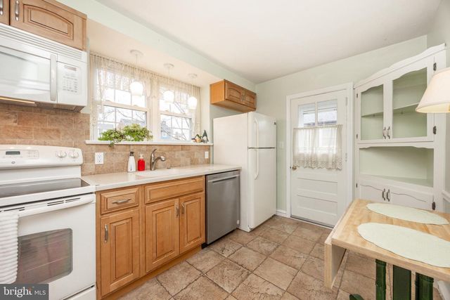 8 PILGRIM LN, Drexel Hill, PA 19026